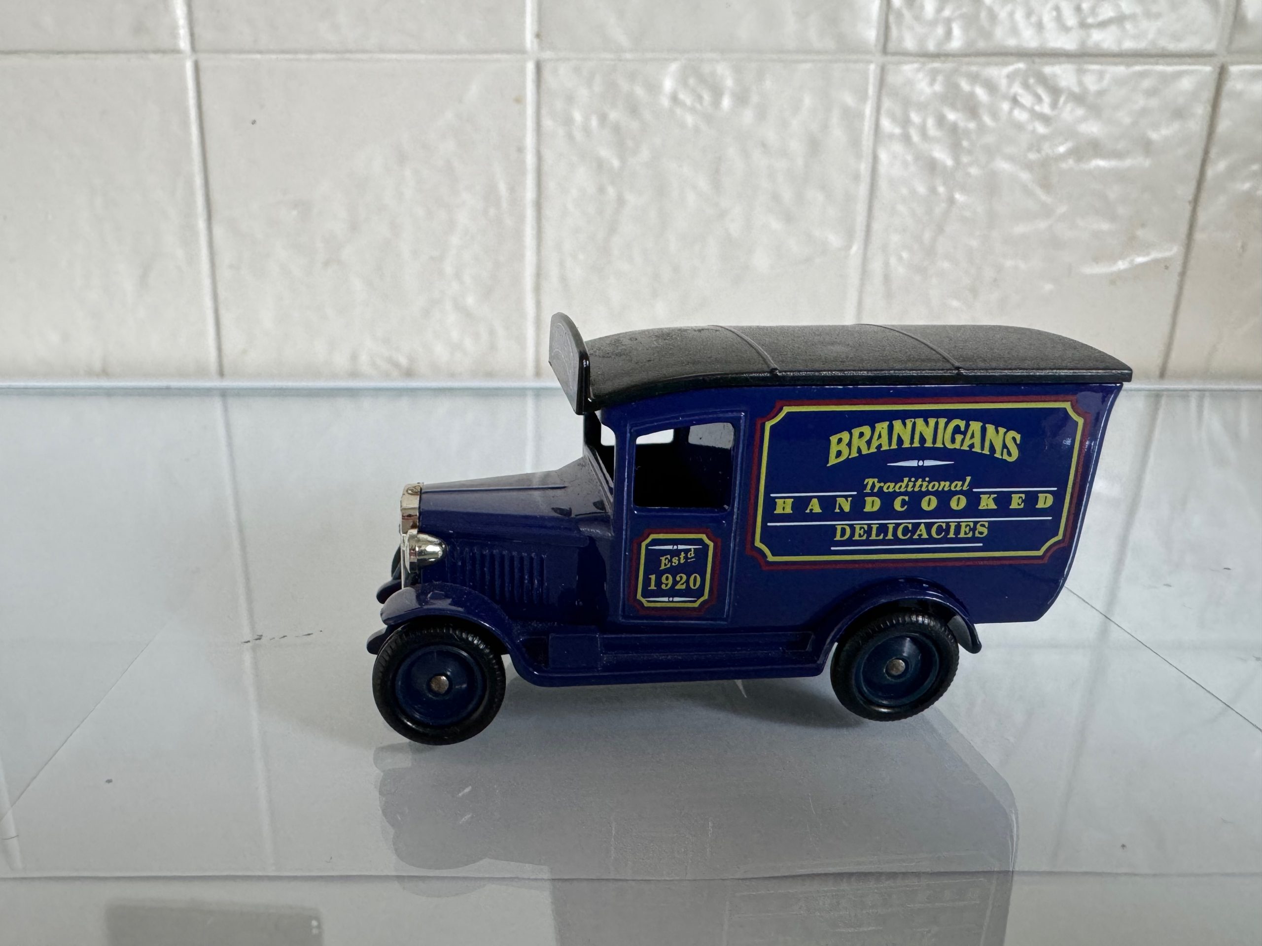 Lledo - Brannigans Model Van