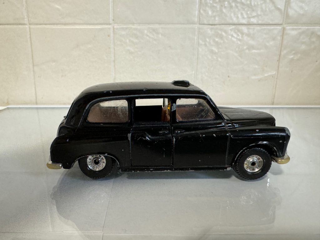 Corgi - Austin London Taxi (Iconic Black cab of London)