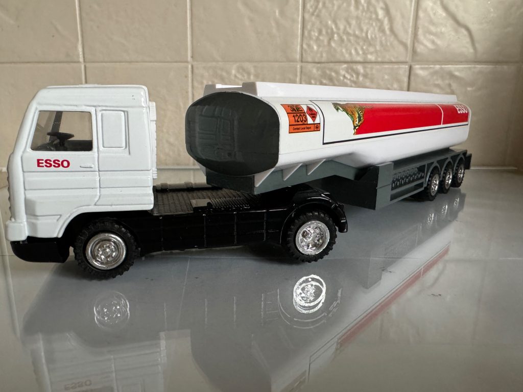 Product Plus (London) - Collection ESSO Road Tanker