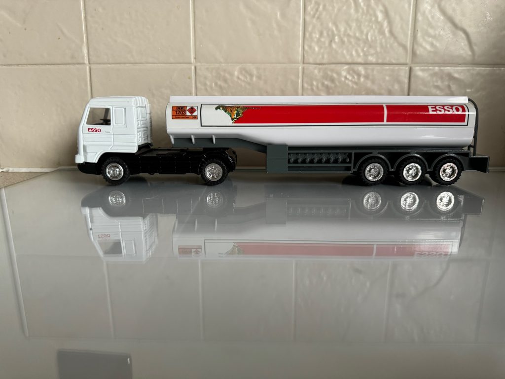 Product Plus (London) - Collection ESSO Road Tanker