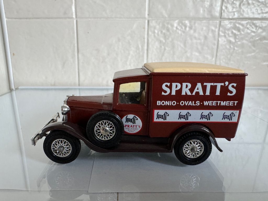 Models of YesterYear - Spratt's Dog Food