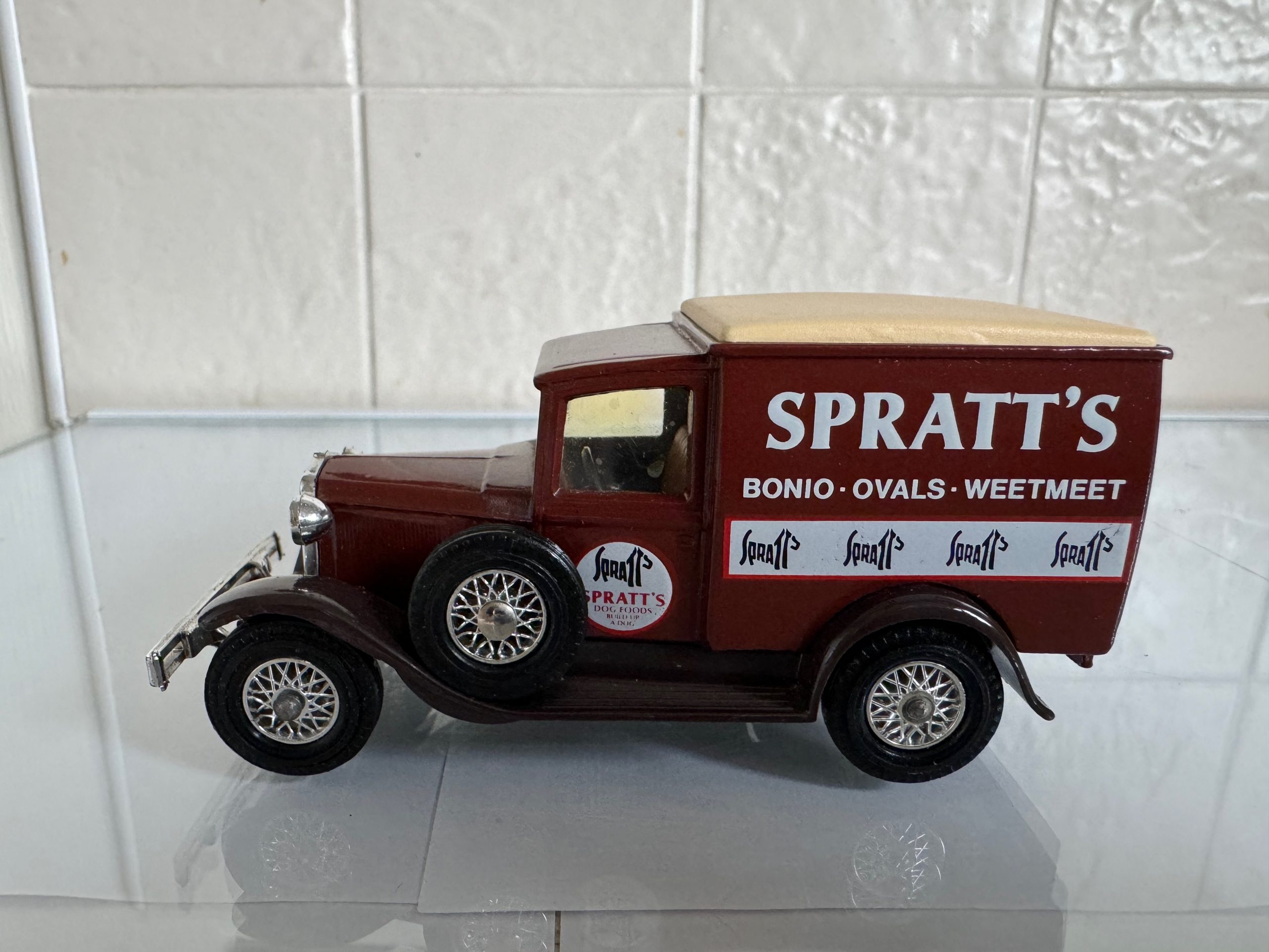 Matchbox – Models of YesterYear – Spratt’s Dog Food – Model Van